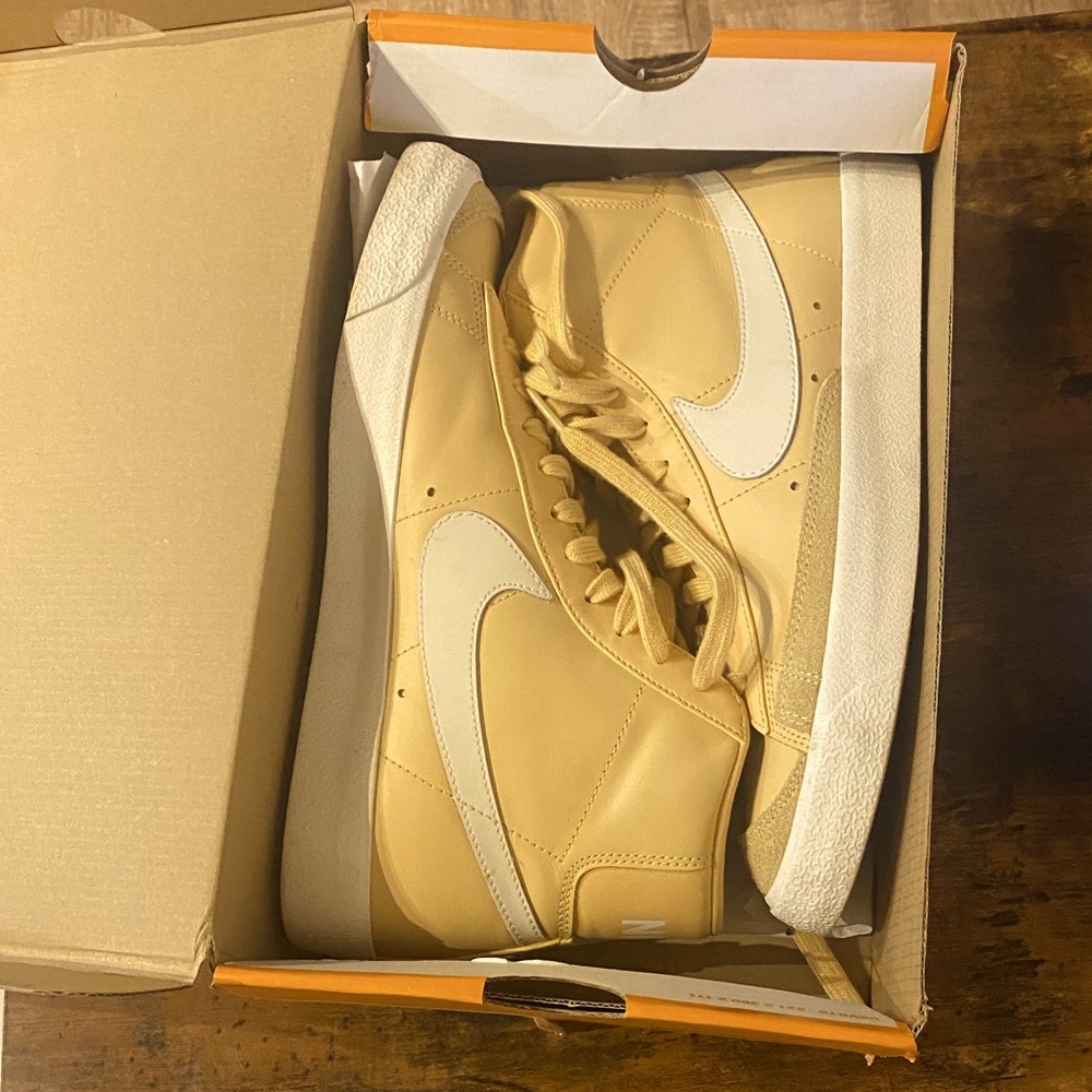 Nike mid blazer 77 new in box womens 10.5 mens 9